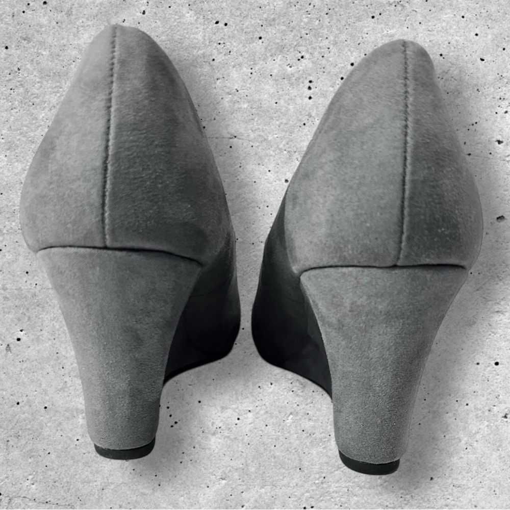 Dexflex Comfort Faux Suede Gray Wedge Heels. Size 8 - Picture 10 of 12